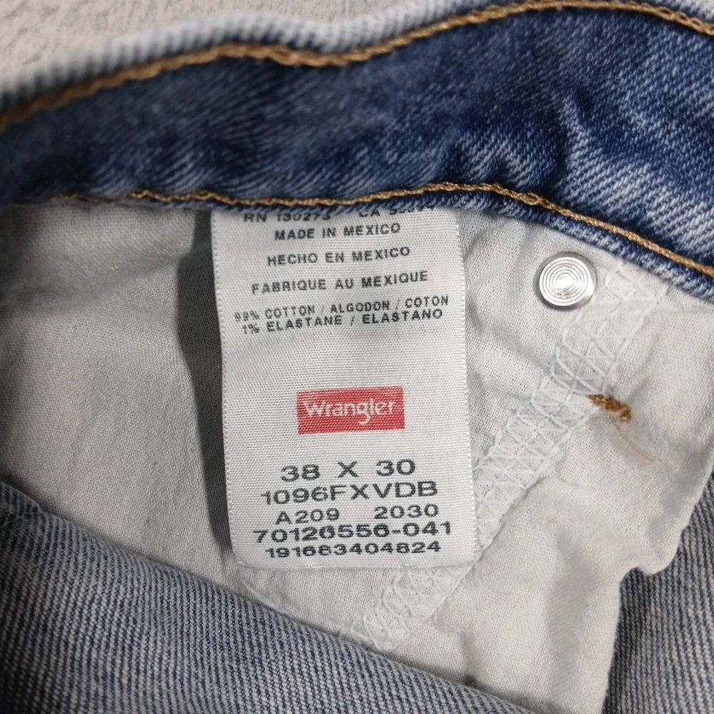 Wrangler Premium Quality Jeans Men's 38x30 Light Wash Denim‎ Straight Leg